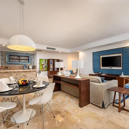 Villa Azure By Cornelia *