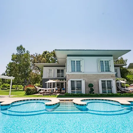 Villa Azure By Cornelia *