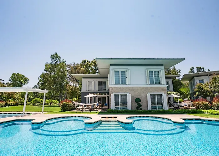 Villa Azure By Cornelia *