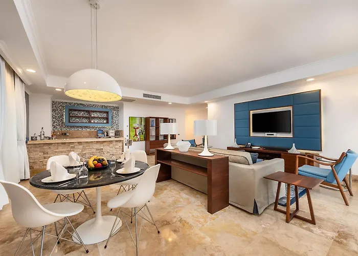 Villa Azure By Cornelia *